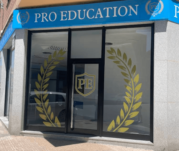 Fachada de Pro Education Academy en Torrijos